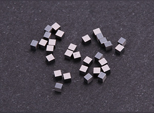 ベアチップ型サーミスタ素子